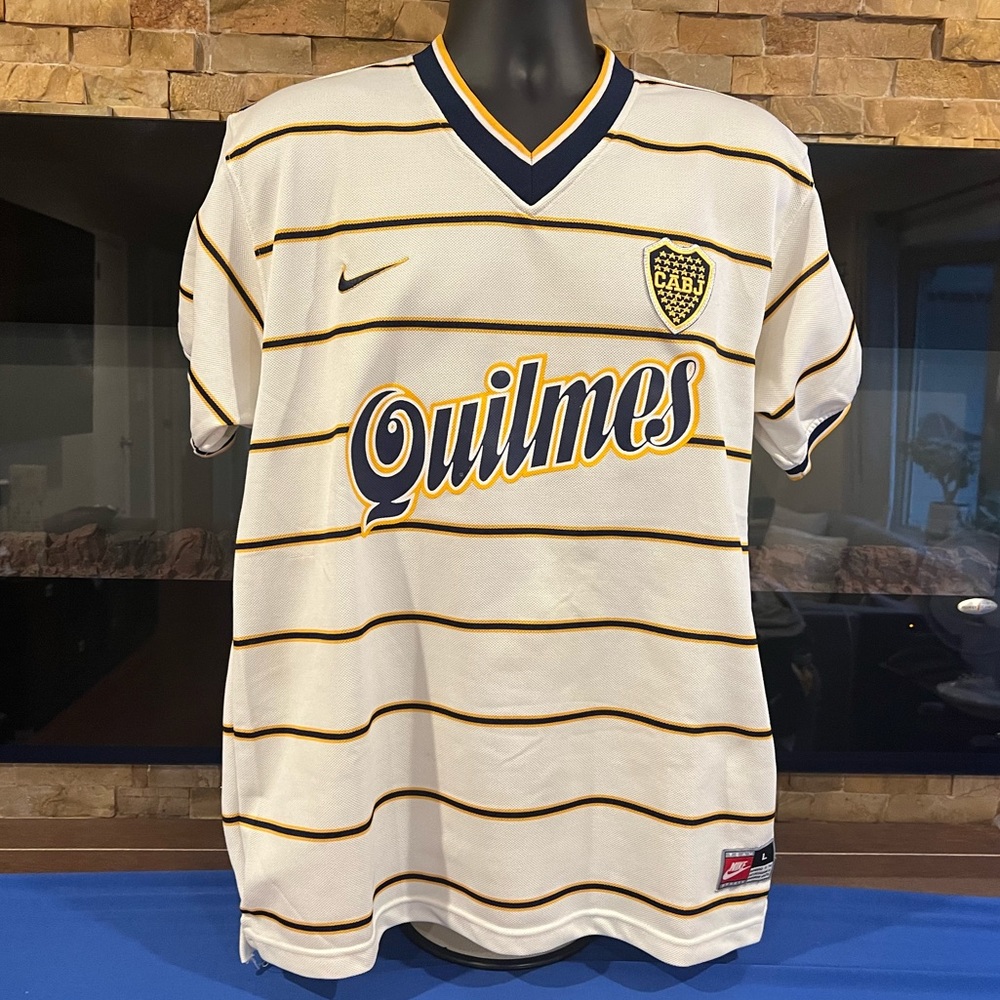 Original 1997 Boca Juniors Jersey, size L, a very hard Jersey to find.
